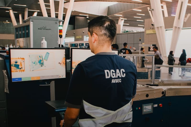Revisa los diferentes trabajos que tiene disponibles la DGAC.