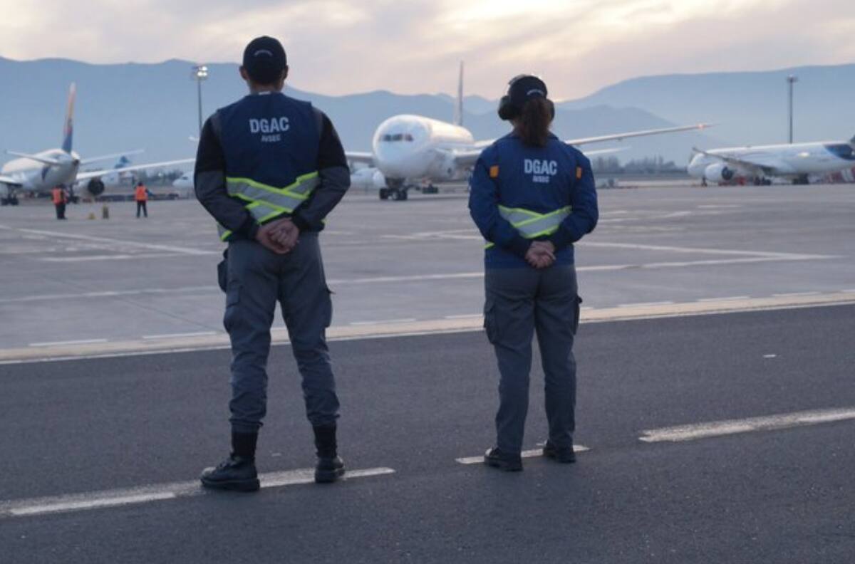 DGAC busca trabajadores: Los sueldos están entre $624.000 y $1.027.000