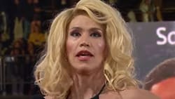 Con excéntrico look: Di Mondo sorprendió en su paso por la Gala del Festival de Viña 2025