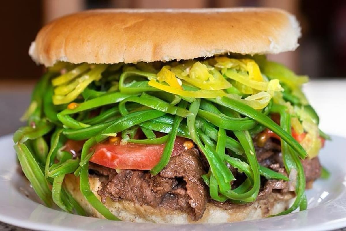 Ya sea chacarero, italiano, barros luco o en cualquier de sus versiones, te contamos dónde comerse el mejor sándwich para celebrar esta fecha. Créditos: Fuente Suiza.