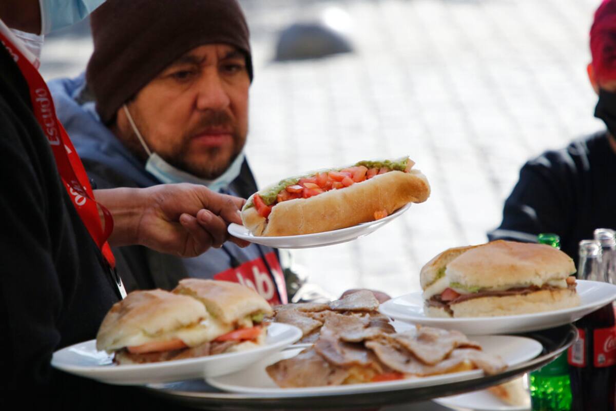 Ahora podrás disfrutar con tus amigos carnívoros en este Día del Completo 2023. Créditos: ATON.
