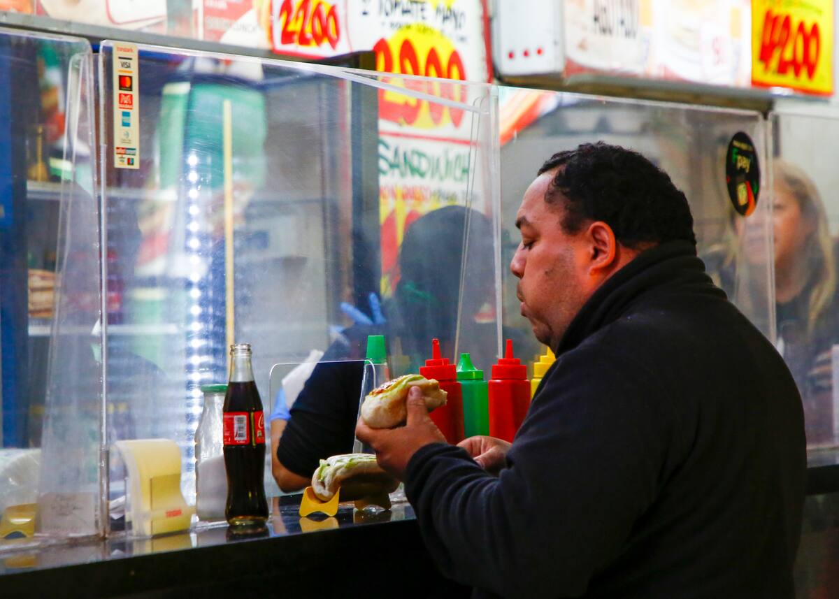 Conoce acá los diferentes tipos de completos y sus ingredientes. Foto: ATON.