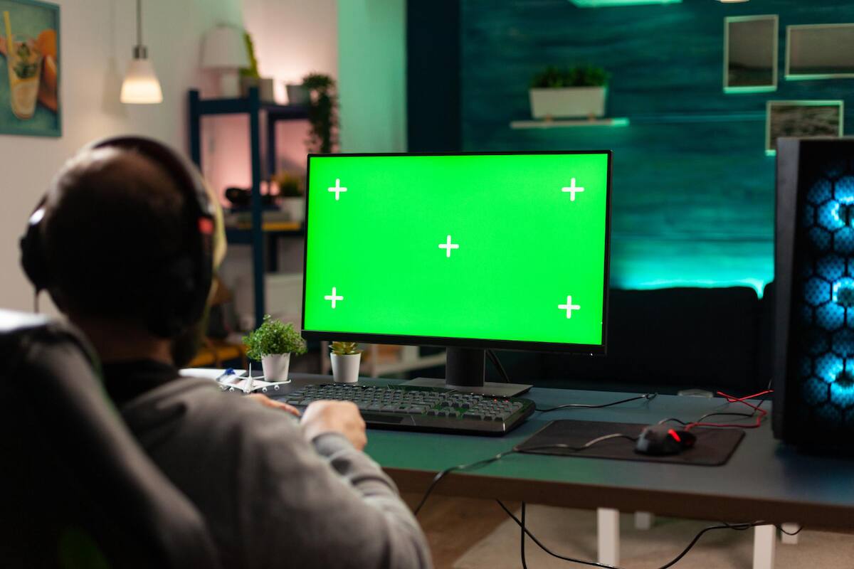 Sigue estos consejos para sacar el mejor provecho a tu monitor. (Crédito: Freepik)