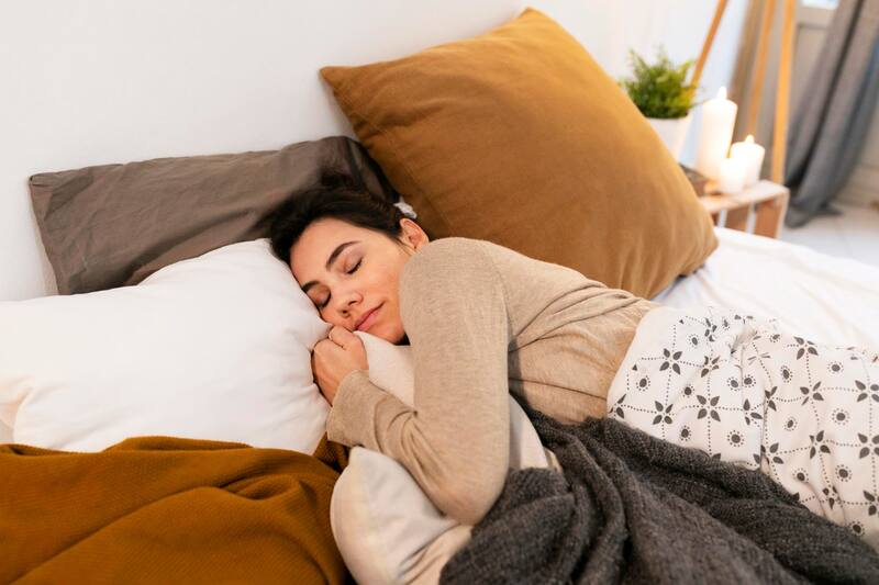 Dormir trae múltiples beneficios para nuestra salud física y mental.