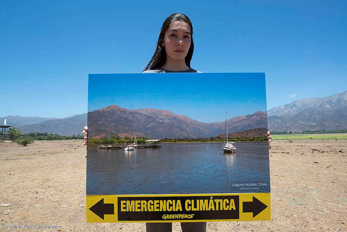 Activistas de Green Peace en la Laguna Aculeo, que actualmente está completamente seca. Foto Greenpeace