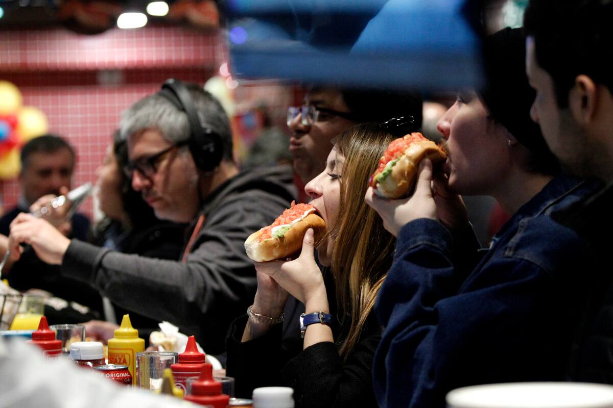 Conoce cuáles son los 5 lugares para ir a celebrar el Día del Completo: ATON.