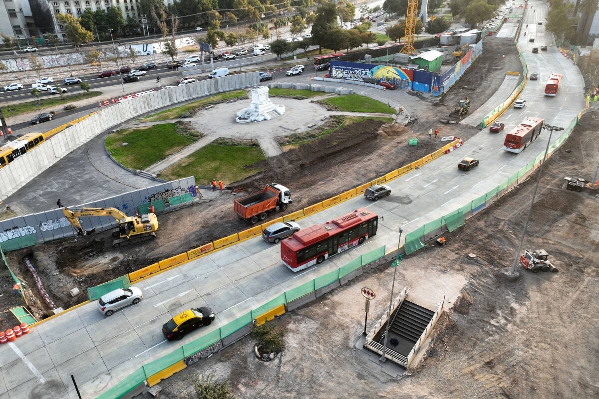 Debido al evento masivo, varias calles de Santiago estarán cerradas para la circulación de vehículos particulares y del transporte público. Créditos: Javier Torres/Aton Chile.