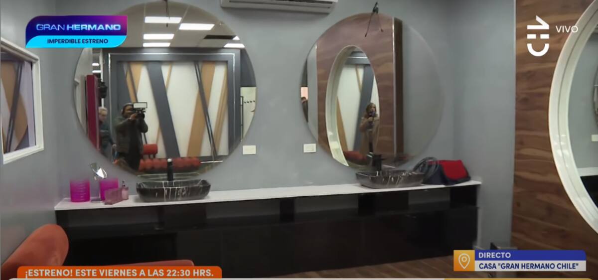 Diana Bolocco mostró los lavabos de "Gran Hermano".