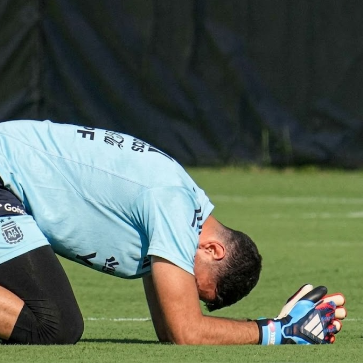 VIDEO | A días del debut: La acción del Dibu Martínez que preocupa a todos en Argentina