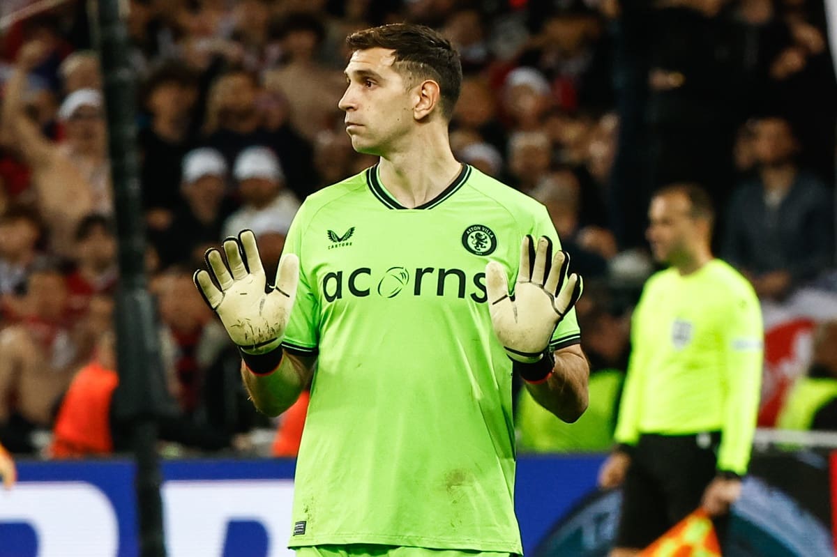 arquero de Aston Villa.