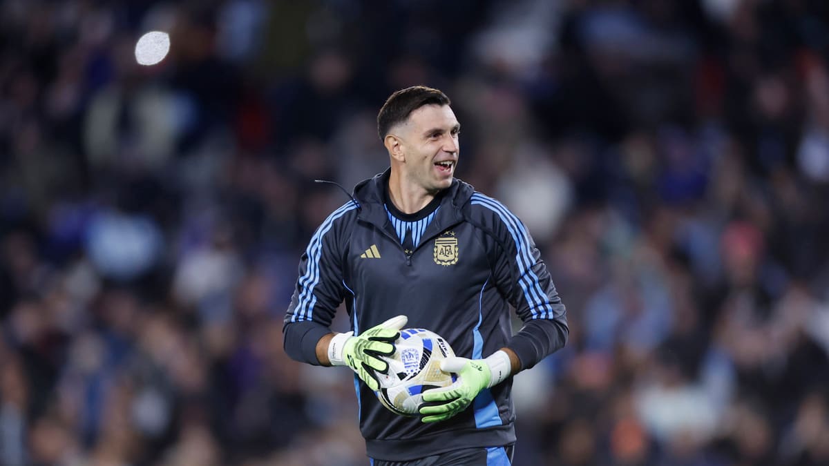 Dibu Martínez sorprende: esta es la única selección que le jugó de “hombre a hombre” a Argentina