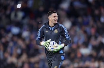 Dibu Martínez sorprende: esta es la única selección que le jugó de “hombre a hombre” a Argentina