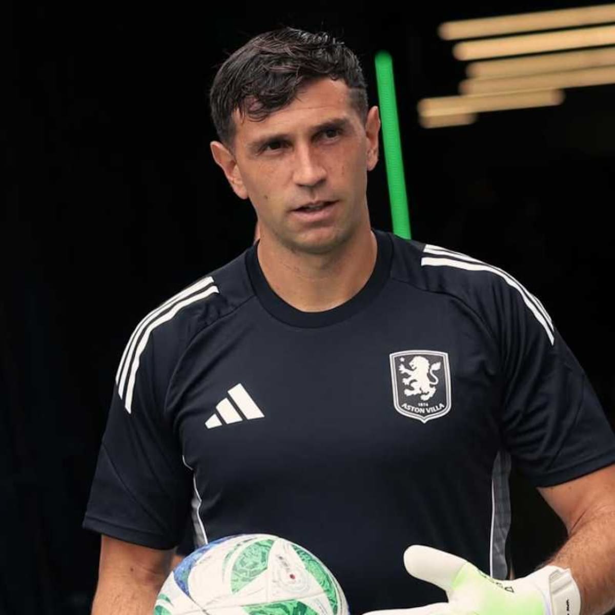 A días del Mundial: Dibu Martínez da el salto de su carrera y será nuevo jugador de la Juventus