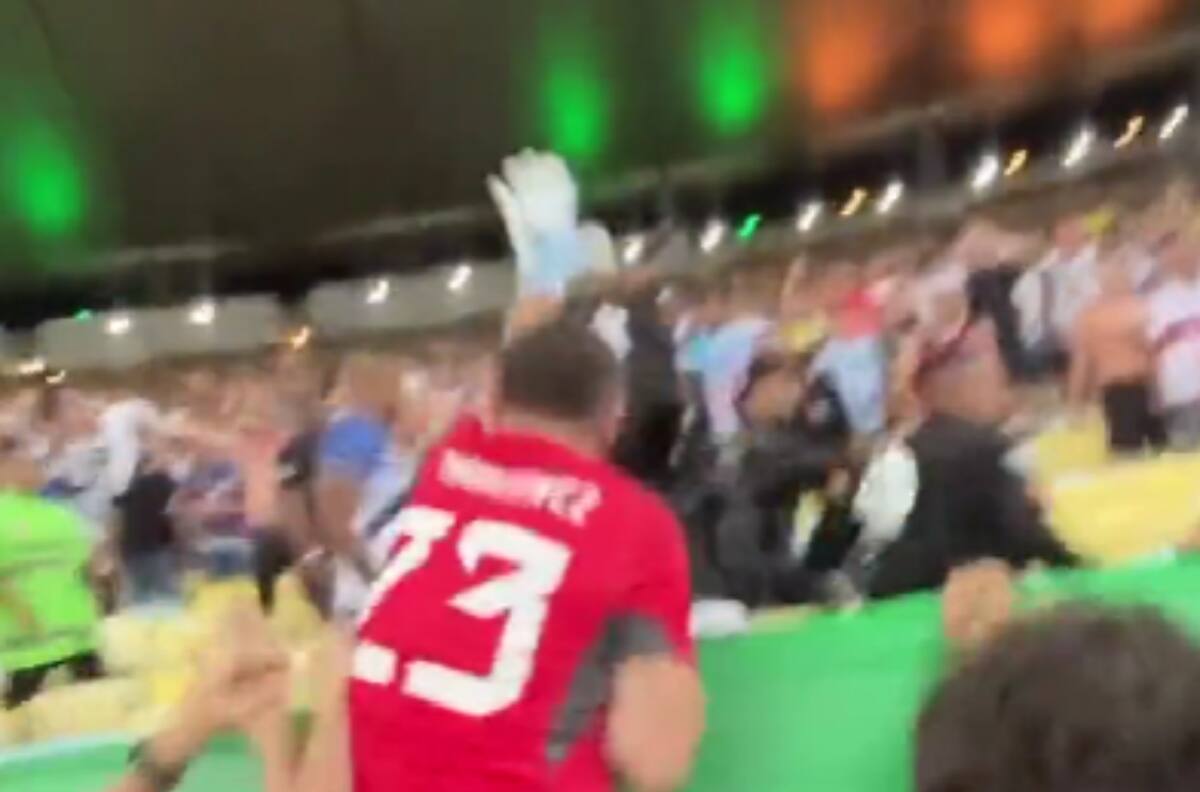 VIDEO | Insólito: Dibu Martínez perdió los estribos y se enfrentó con la policía de Brasil en el Maracaná