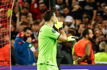 En Francia destruyen a Dibu Martínez: “Tiene una actitud que no es la de un deportista de muy alto nivel”