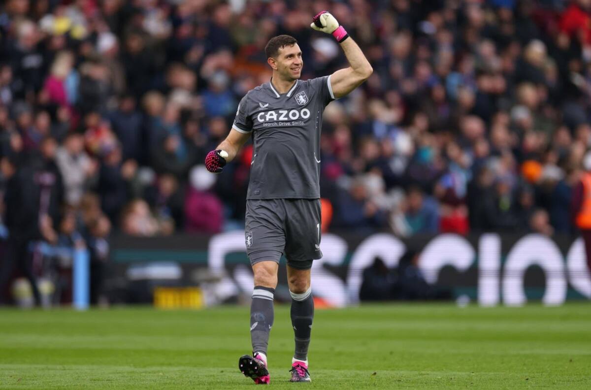 ¿Dibu Martínez llegará al Manchester United tras la salida de David de Gea?