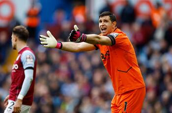 La feroz crítica de Unai Emery a Dibu Martínez tras el Aston Villa vs Arsenal