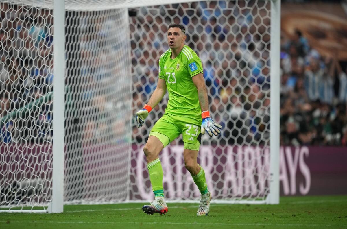 La rompe en Argentina: Dibu Martínez lanzó su propia línea de perfumes