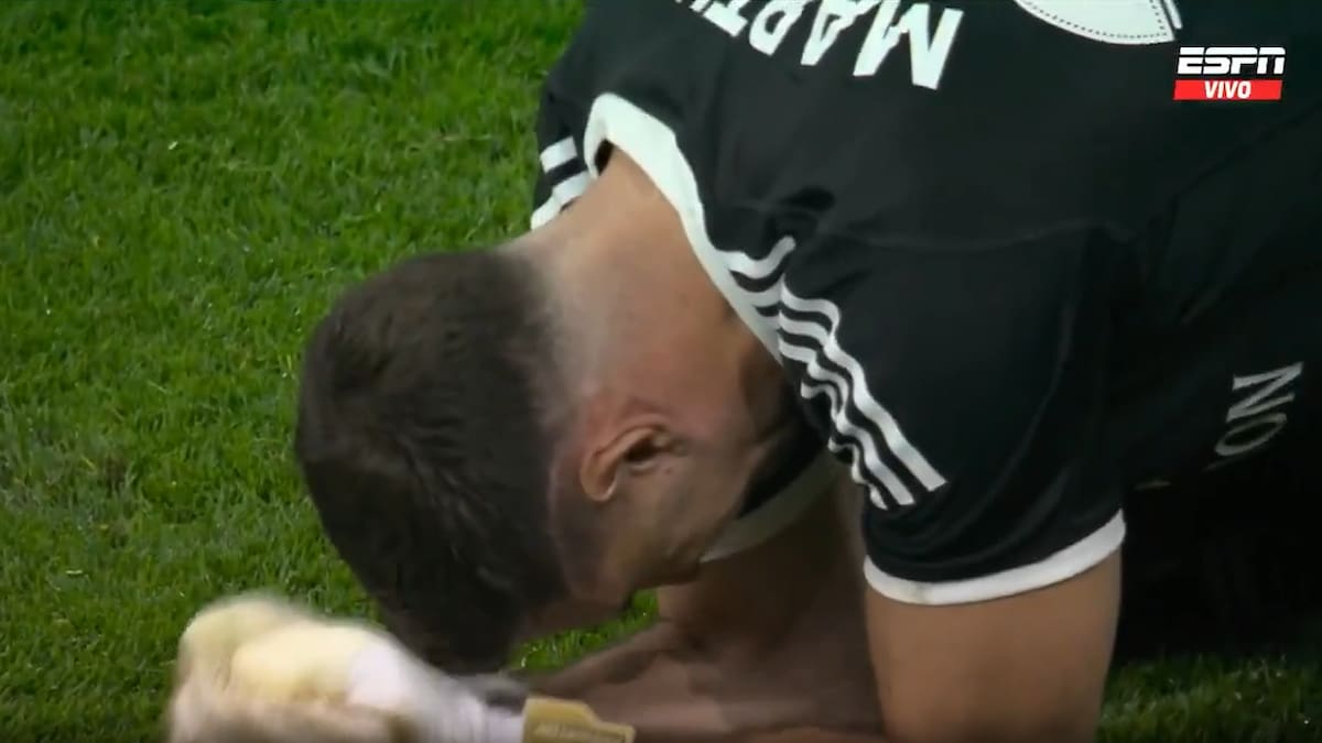 VIDEO | Llegará como campeón al Mundial: La emoción de Dibu Martínez tras ganar la Europa League