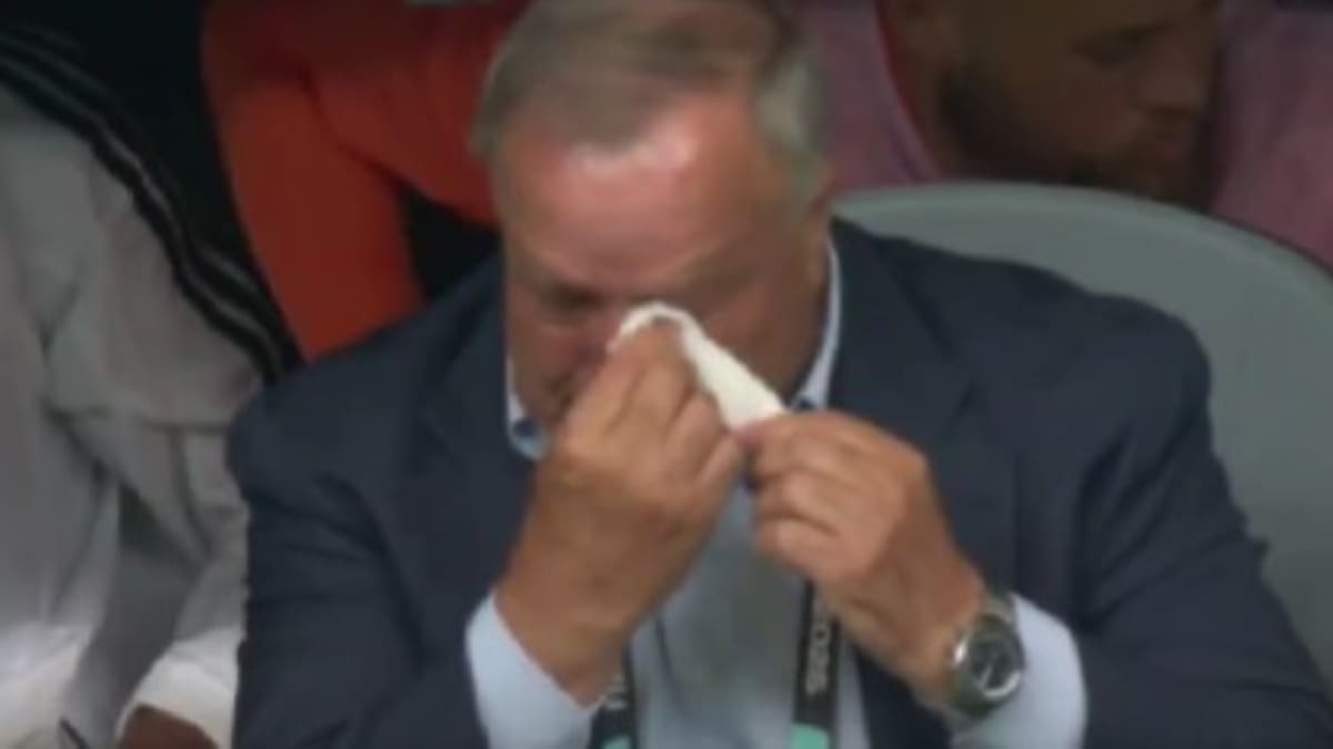 VIDEO | No aguantó: DT de Curazao se emocionó hasta las lágrimas en pleno partido frente a Alemania