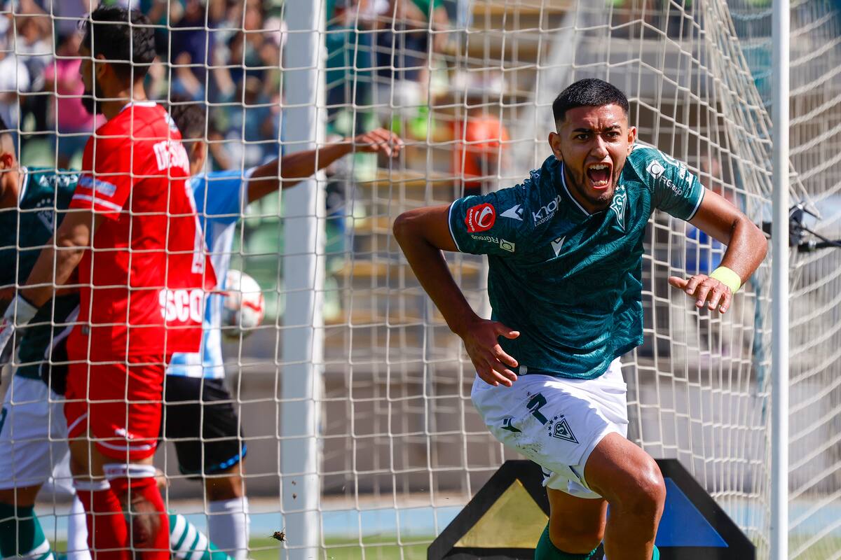 Diego Arias seguirá en Santiago Wanderers para 2025.