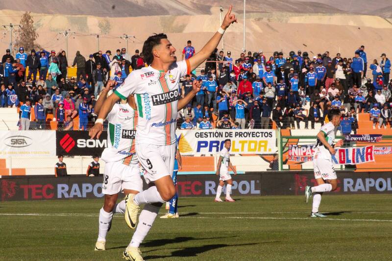 Diego Coelho celebrando frente a Universidad de Chile. Aton