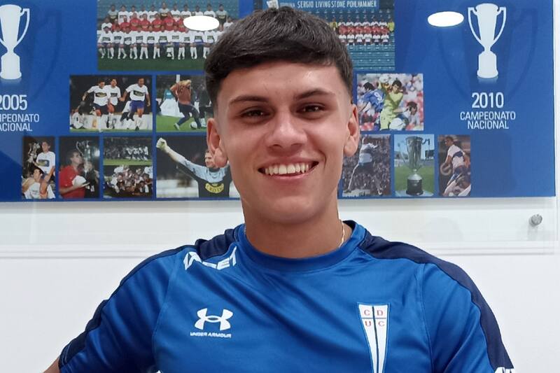 Diego Corral firmó su primer contrato profesional. Crédito: @Cruzados.