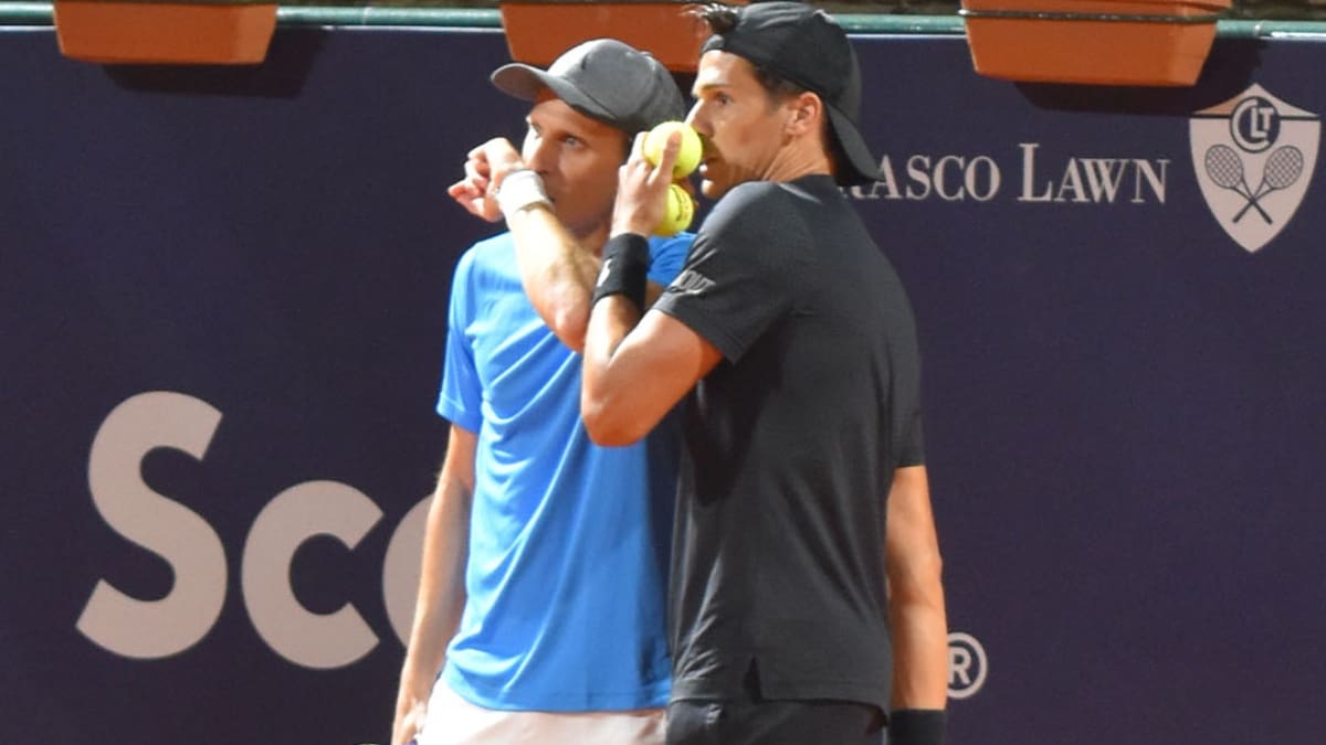 ¡Crack! El exfutbolista Diego Forlán hizo su debut en el tenis con este tremendo punto en el Uruguay Open
