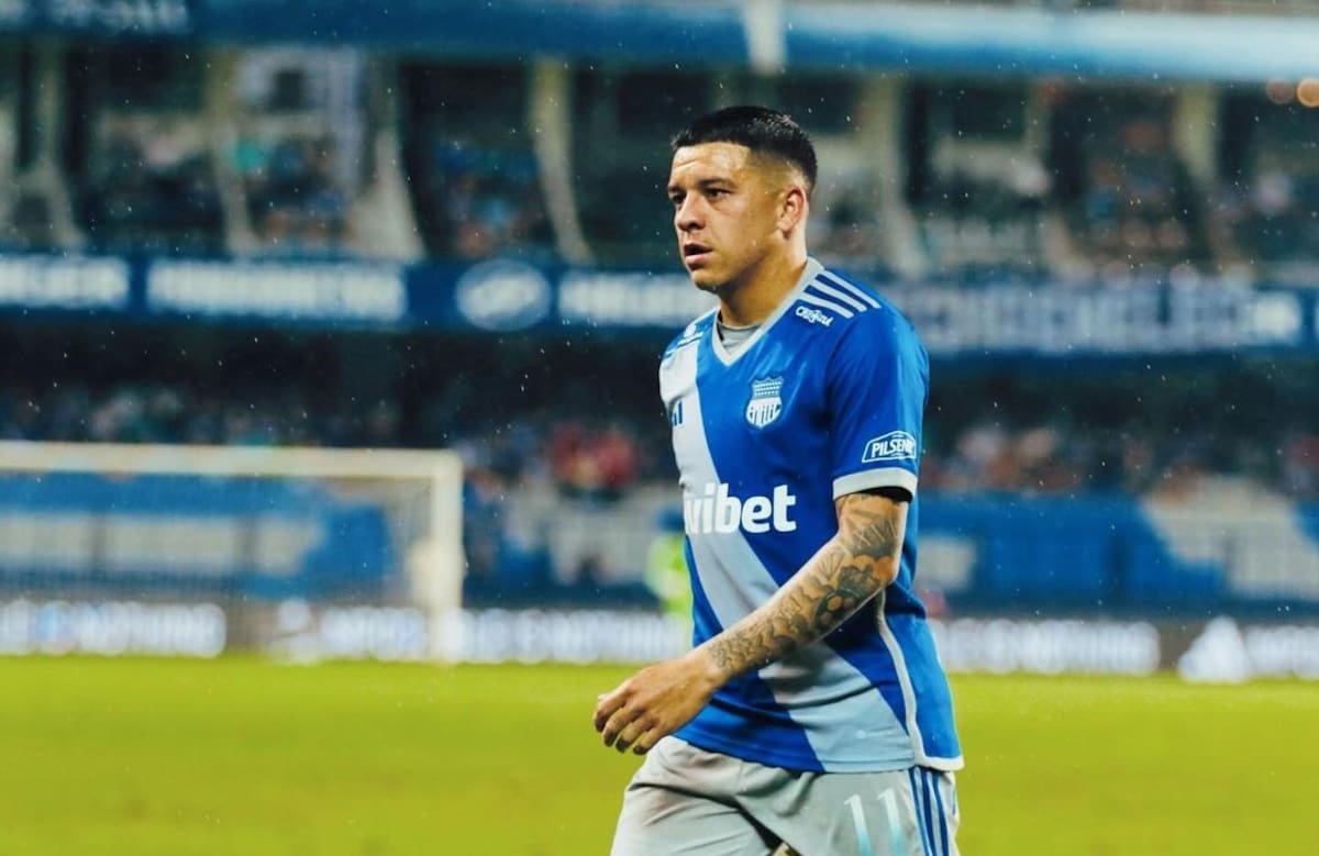Con la camiseta de Emelec