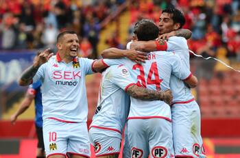 Viene de ser figura en Unión Española: la UC pone sus ojos en el Pulpo González como refuerzo