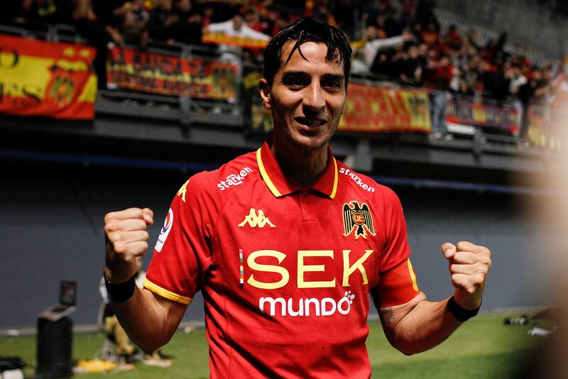 El volante celebrando su gol ante la UC por el Campeonato Nacional.