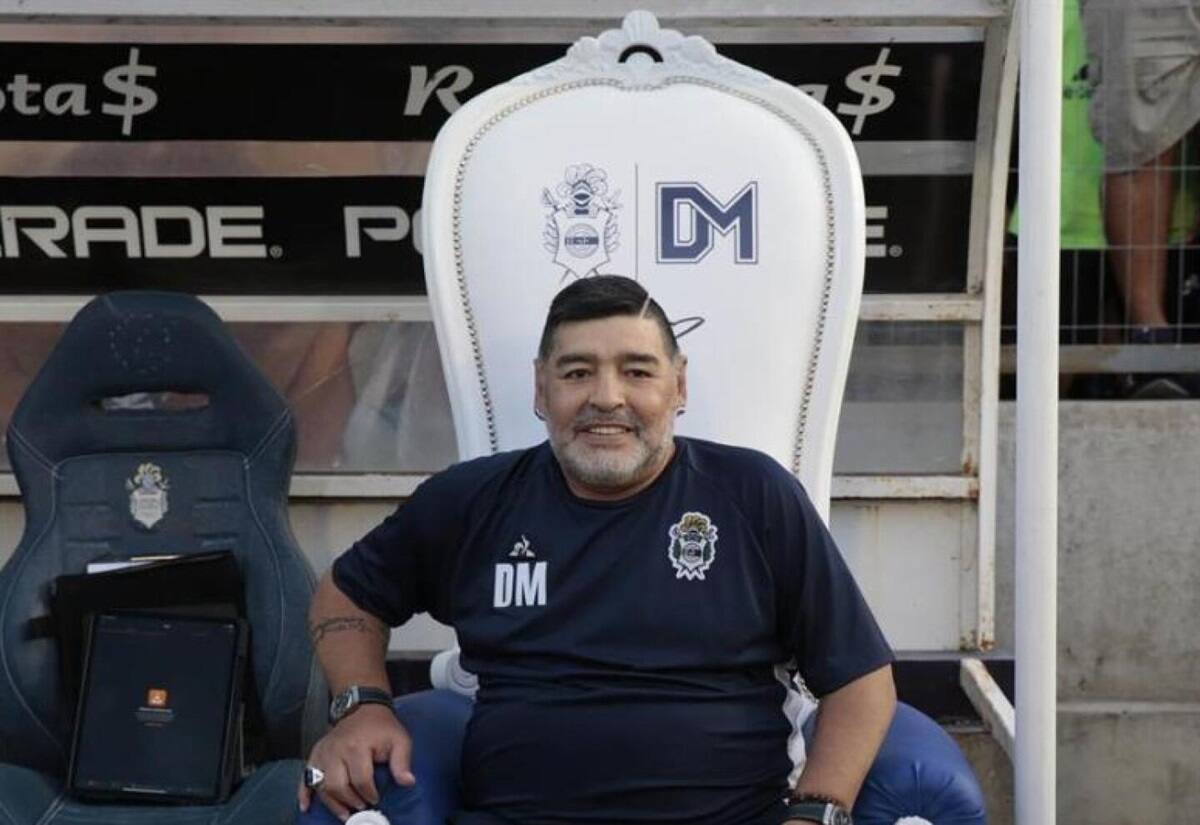 El astro argentino dirigió a Gimnasia y Esgrima de La Plata en su último año de vida.