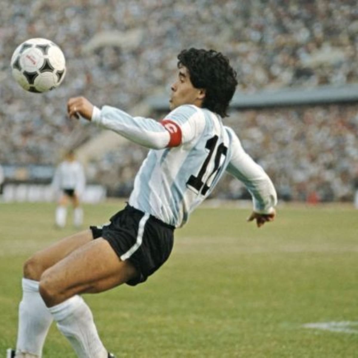 Claudio Borghi recuerda a Diego Maradona: “El único problema era que nunca sabías cuándo te la iba a dar”