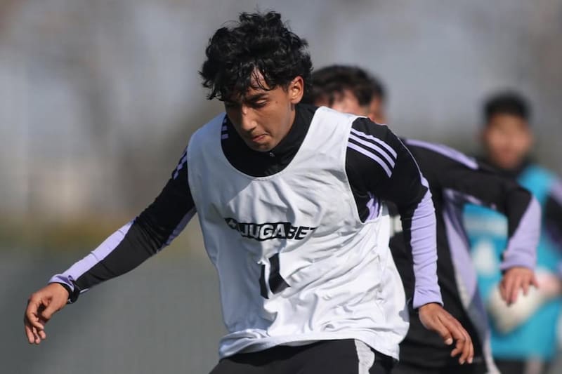 El futbolista de 20 años no seguirá ligado a Colo Colo para la temporada 2026. Foto: Colo Colo Oficial.