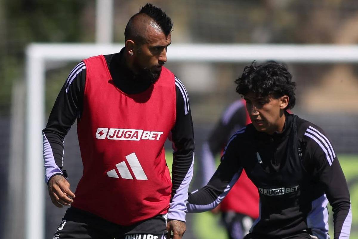 El volante, quien estaba entrenando frecuentemente con el primer equipo, no seguirá siendo parte de la institución para 2026. Foto: Colo Colo Oficial.