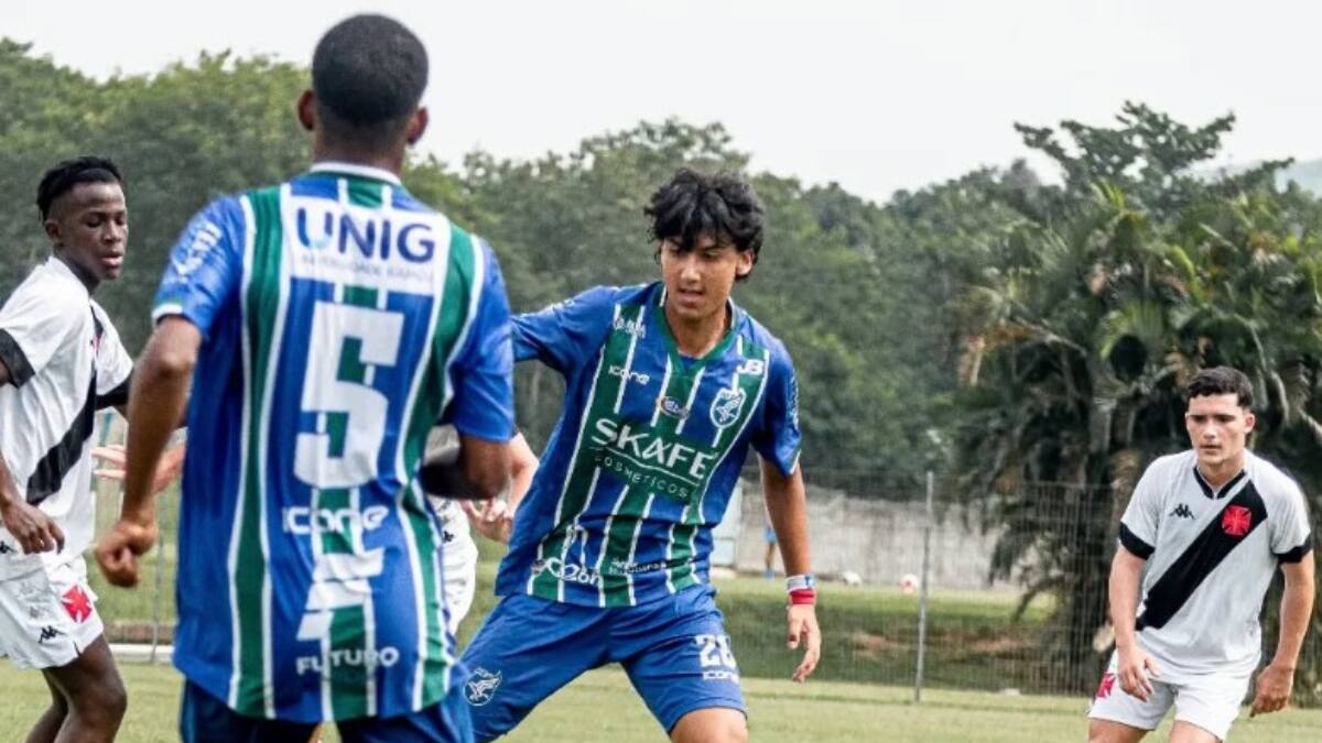 Pasó por Brasil, volvió a Chile y ahora aparece como opción de Fernando Ortiz en Colo Colo