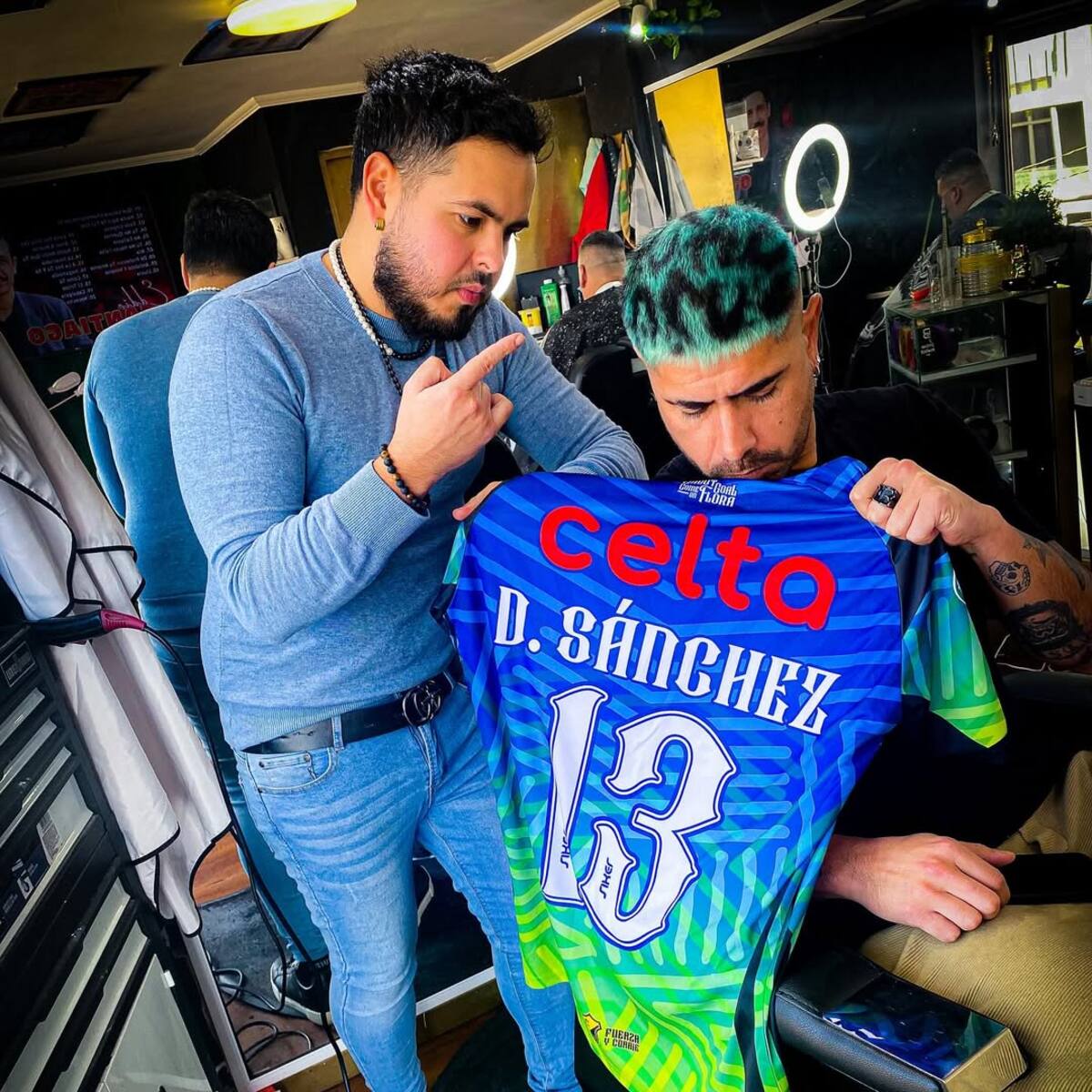 El portero en su paso por Pro Barber Mr. Foto: @probarbermr en Instagram.