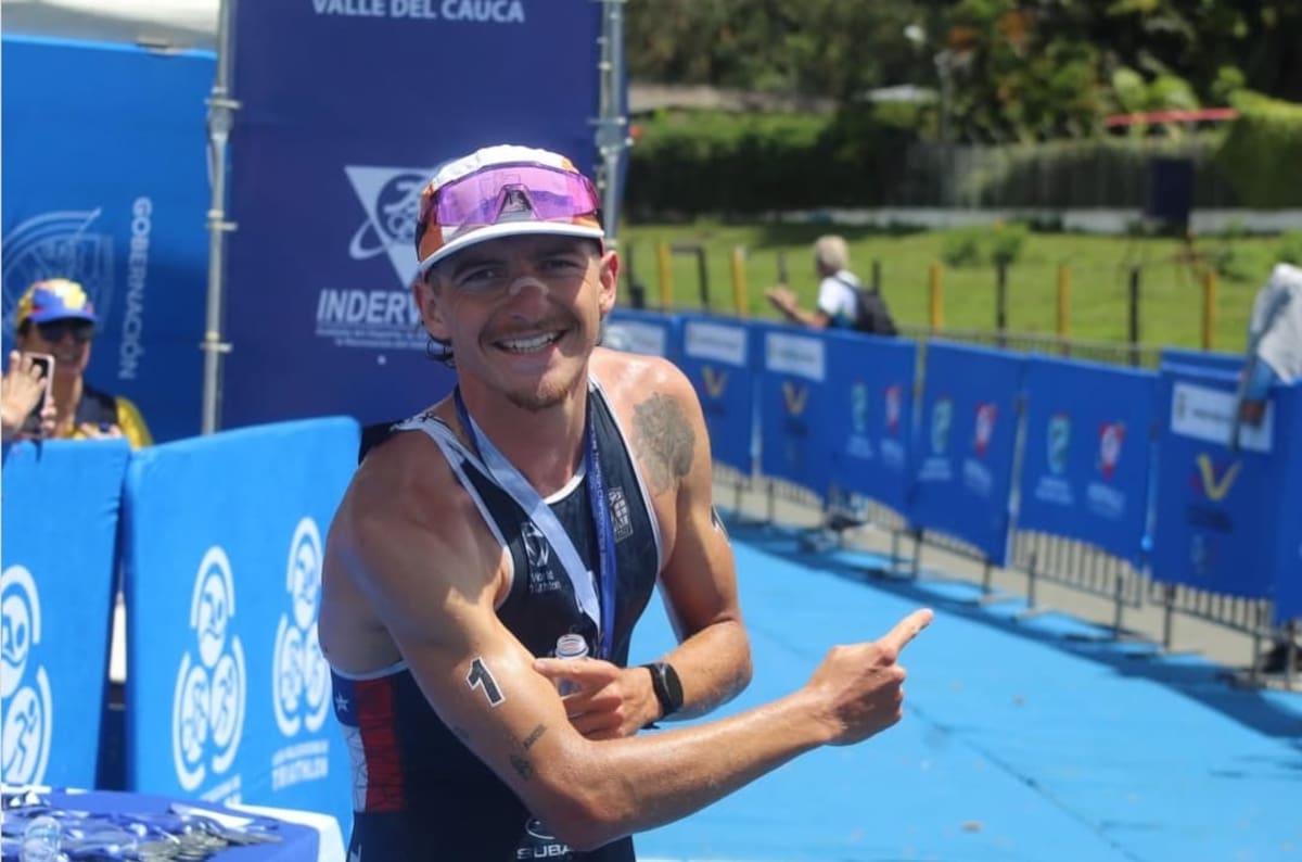 El representante del Team Chile se coronó campeón del Panamericano de Colombia. Foto: Federación Chilena de Triatlón