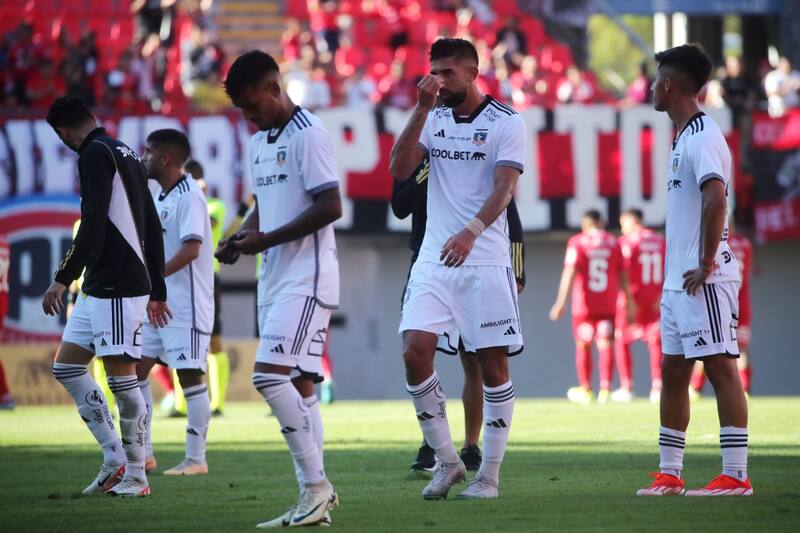 en la derrota de Colo Colo ante Ñublense en Chillán. Foto: Agencia Aton.