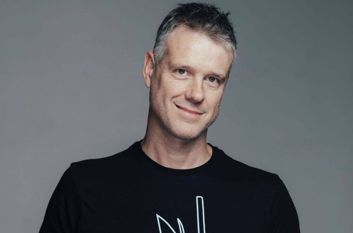 Quién es Diego Rougier, director de “Casado con hijos” y esposo de Javiera Contador