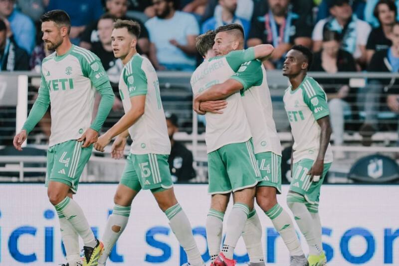 celebrando su gol en la MLS.