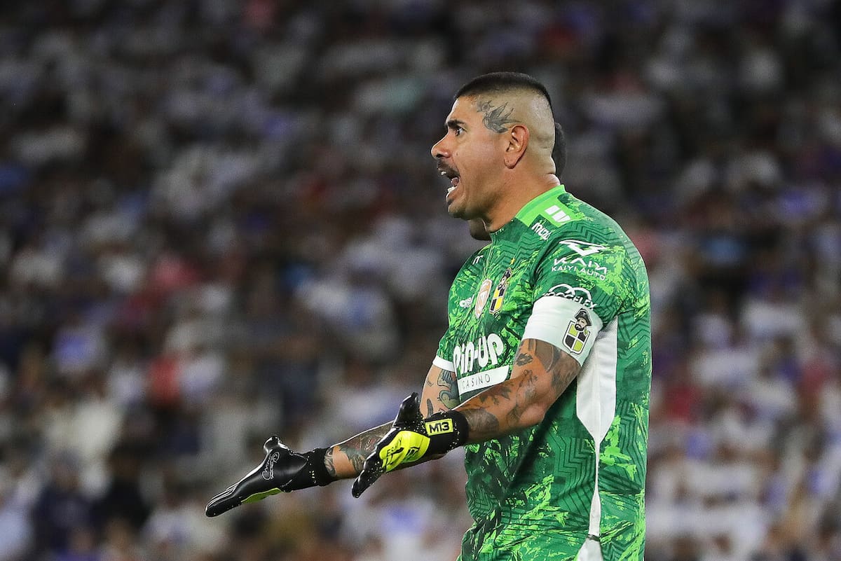 El Mono le respondió a los hinchas de la UC mediante sus redes sociales. Foto: Aton.