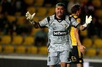“No sé qué mier... pensar”: Mono Sánchez furioso tras el empate ante Colo Colo