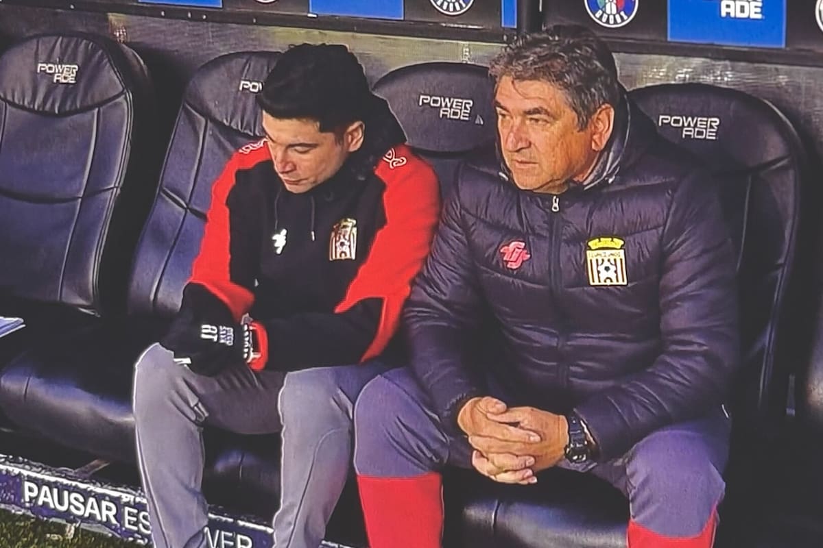 El ayudante junto a Emiliano Astorga en Curicó Unido.