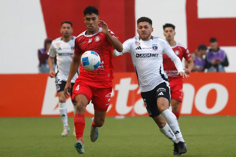 El lateral jugó ante Colo Colo por la Liga de Primera. Foto: Aton.