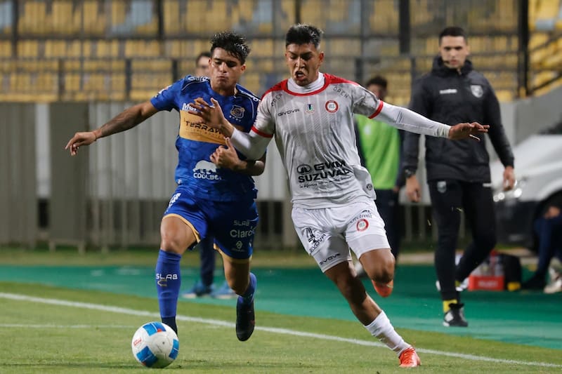 El lateral izquierdo fue figura en Unión La Calera. Foto: Aton.