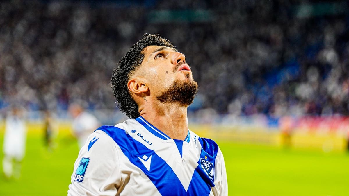 Se complica Colo-Colo: Vélez escuchará ofertas por Diego Valdés solo si superan los 2 millones de dólares