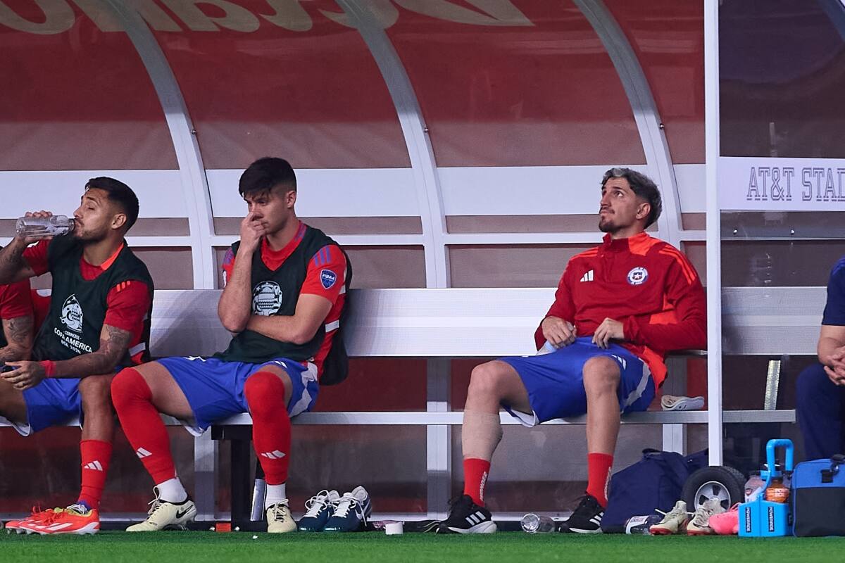 Diego Valdés sufrió molestias físicas y no pudo seguir en el duelo de Chile. Foto: Aton.