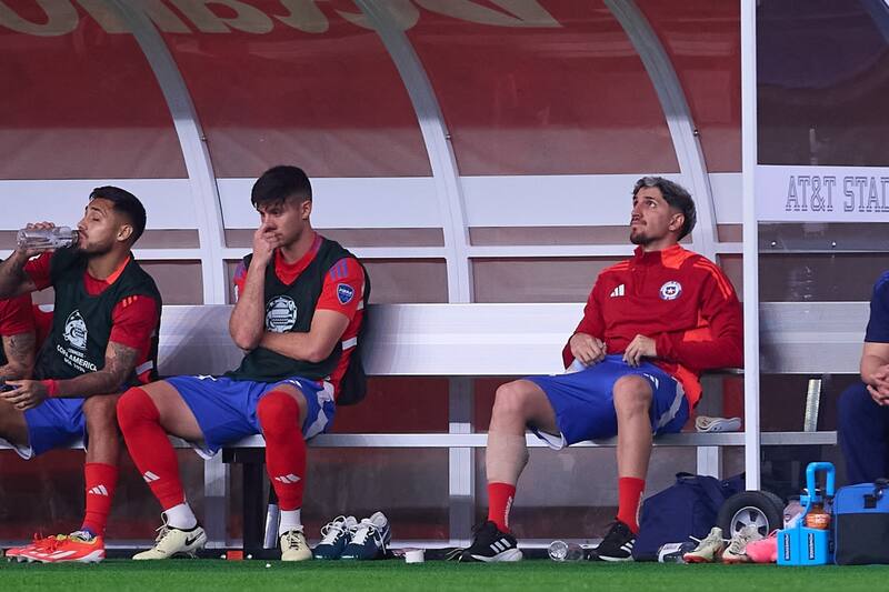 Diego Valdés sufrió molestias físicas y no pudo seguir en el duelo de Chile. Foto: Aton.