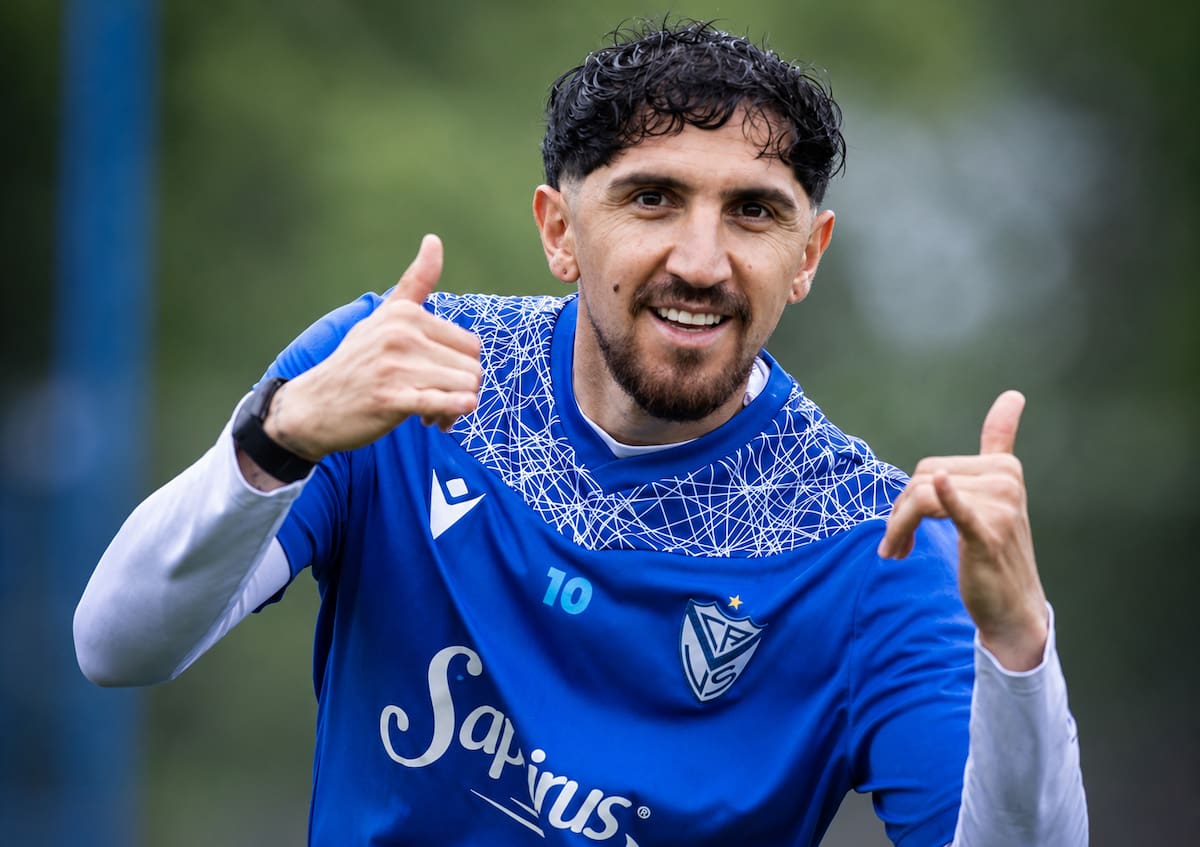 El volante comenzó a sonar con fuerza en Colo-Colo. Foto: @Velez.